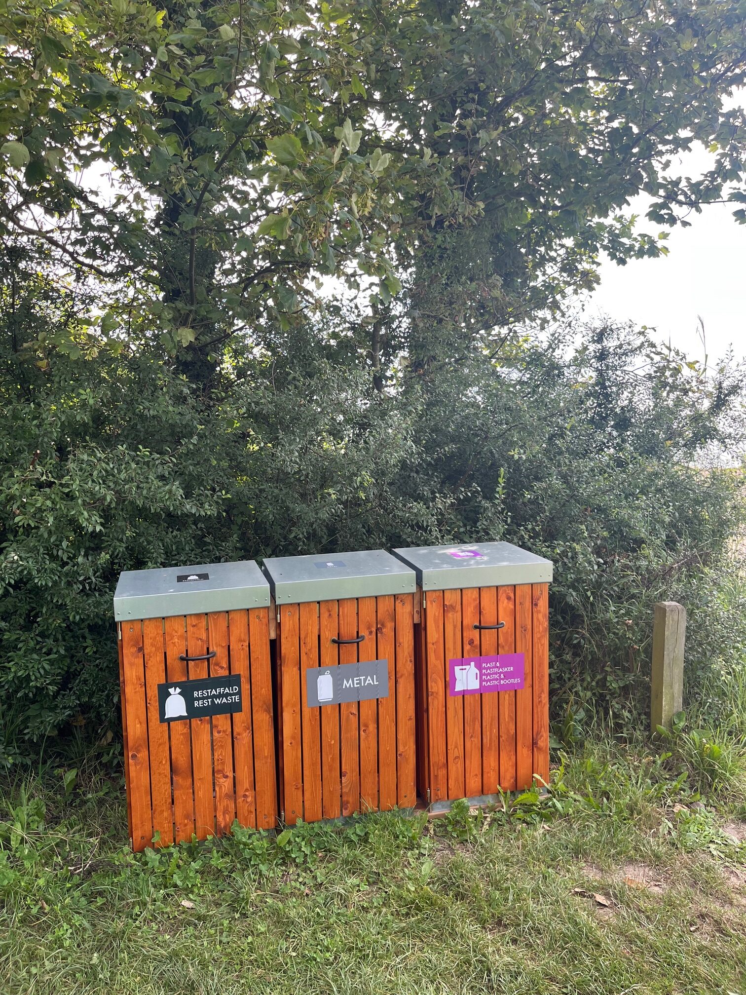 DesignKayaks der er affaldssortering ved shelterpladsen